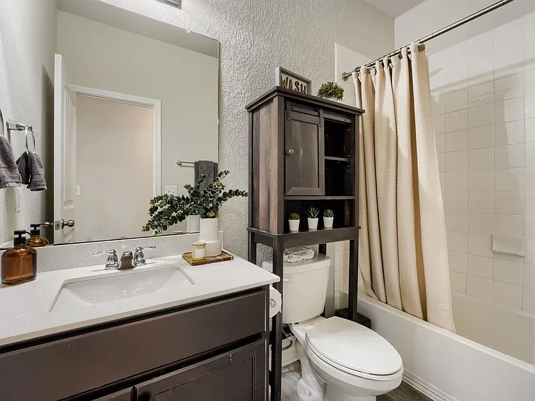 141 Marienfeld Ln — Photo 19