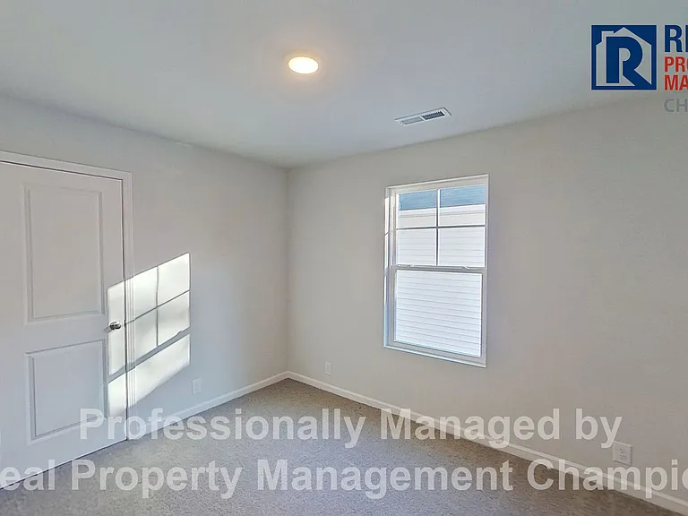 460 Maides Ave — Photo 15
