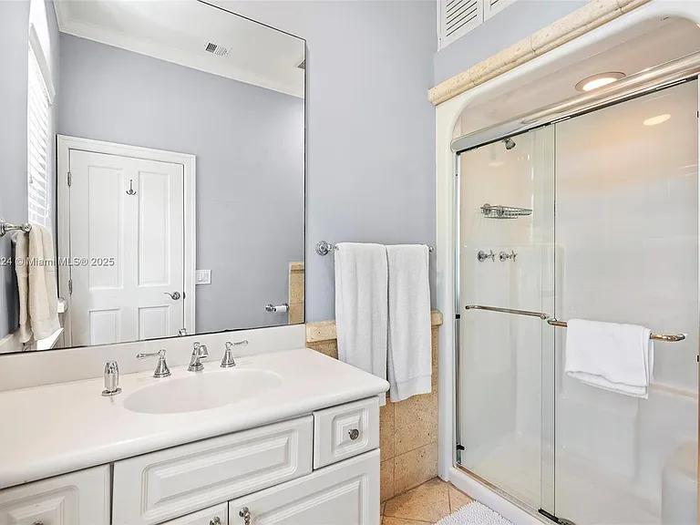 814 W Dilido Dr — Photo 15