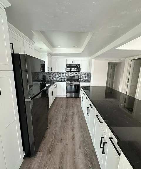 706 1/2 Narcissus Ave — Photo 11