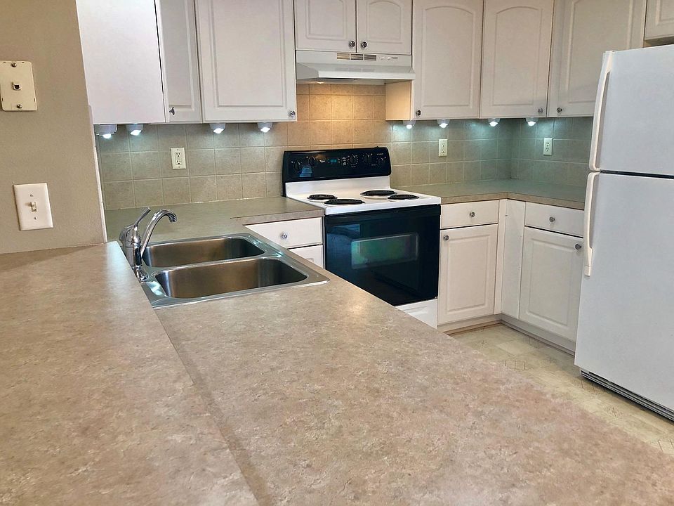 Bright Kitchen with Eating Bar