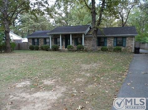 1st image of 300 Foxboro Ln