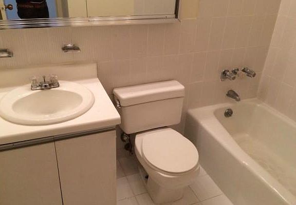3rd image of 220 E 24th St APT 4B