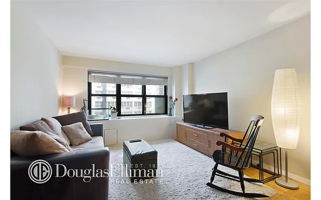 Rented by Douglas Elliman | media 19