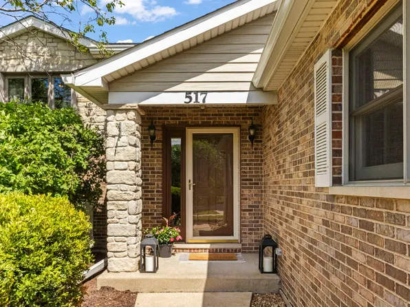 517 N Warwick Ave, Westmont, IL 60559