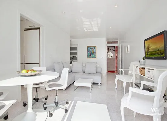 Sold by Warburg | media 16