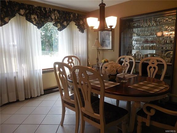 3rd image of 4795 Crestwood Dr
