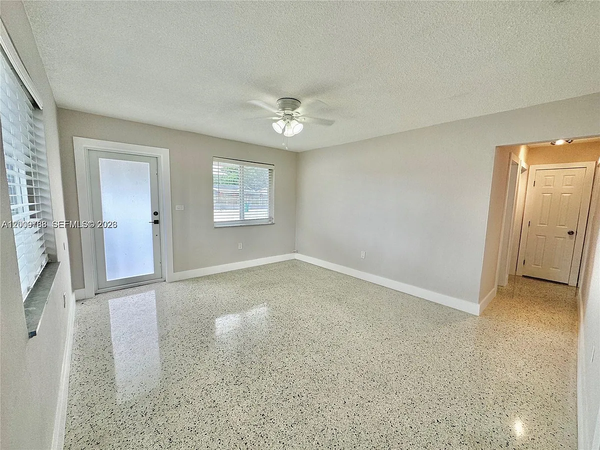 Building Photo - 10303 NW 35th Pl