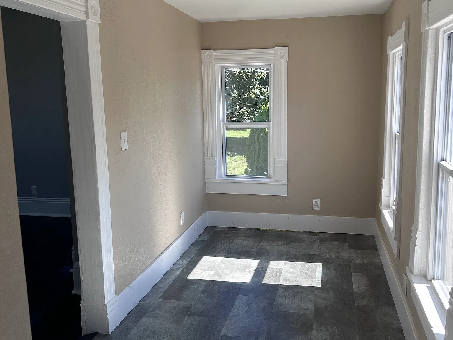 2321 Ashland Ave — Photo 2