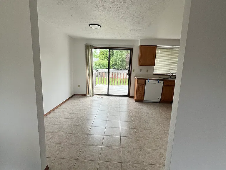 9711 N Indian Trail Rd — Photo 25