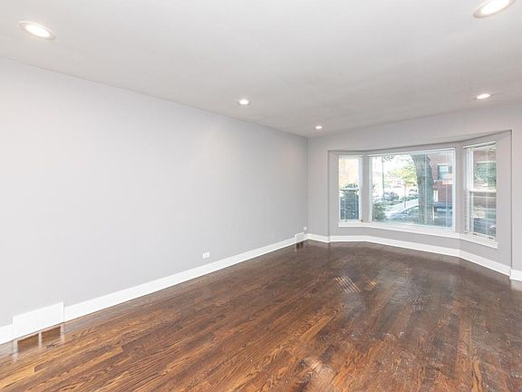 5th image of 6756 N Artesian Ave
