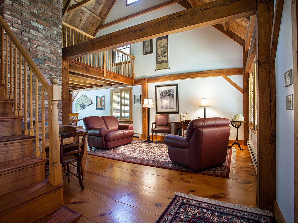 Living Rm-Staircase to loft