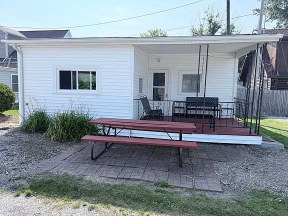 3rd image of 250 N Plumbrook Dr