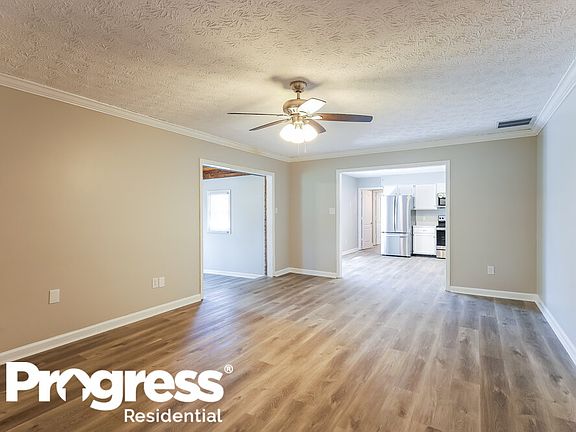 3rd image of 1567 Woodside Dr