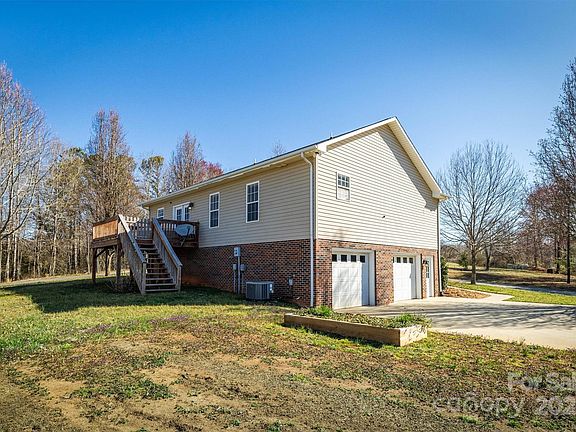 3rd image of 2 Granite Creek Dr