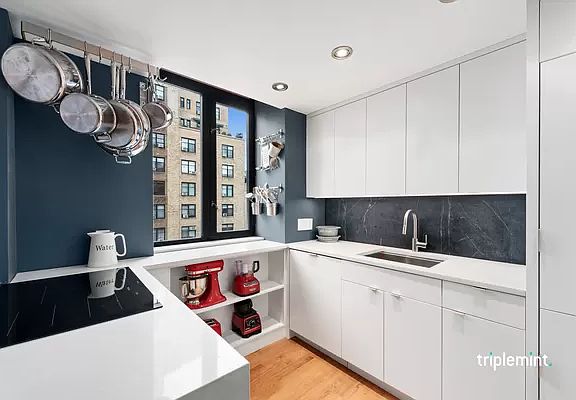 3rd image of 176 W 86th St APT 9B