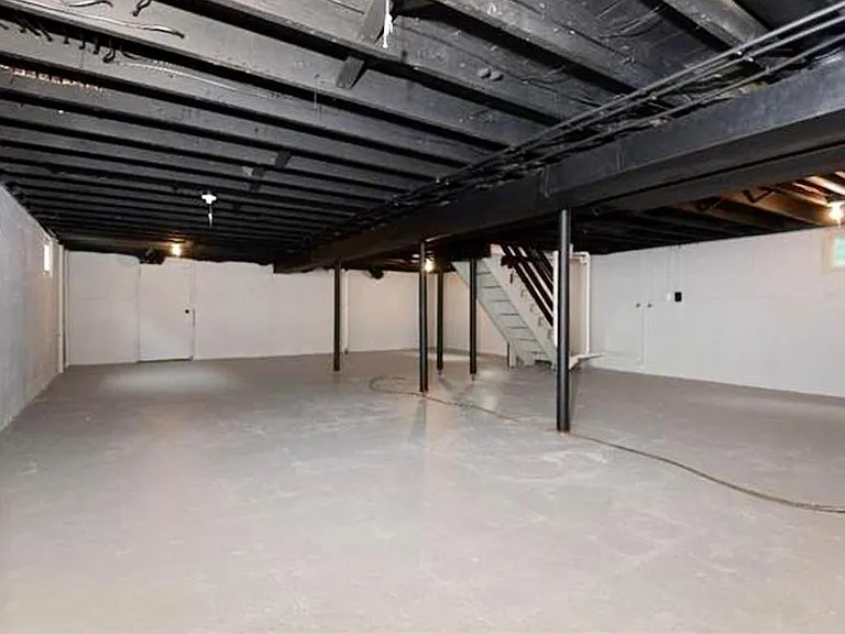 8908 Bridgeport Ave — Photo 11