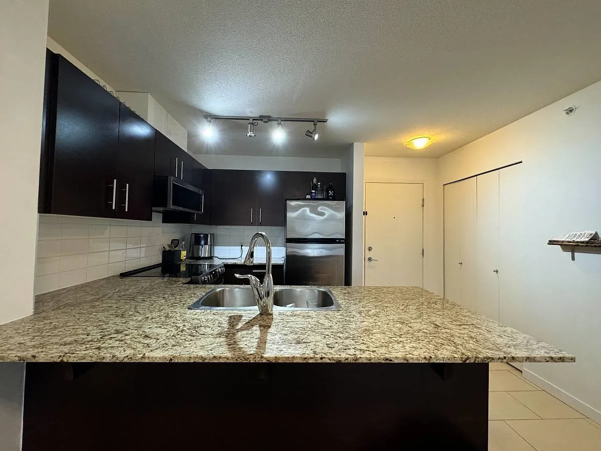 2 bed, 967 sqft, $2,475 — Photo 2