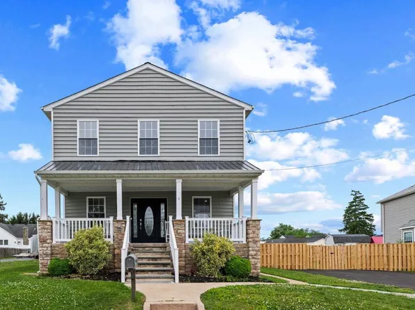 8424 Smallwood Ct, Pasadena, MD 21122