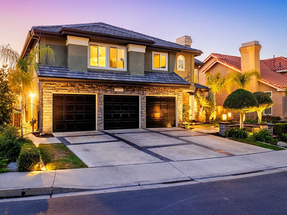 22501 Birchcrest