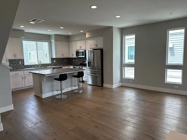 1556 Wright Ave — Photo 8