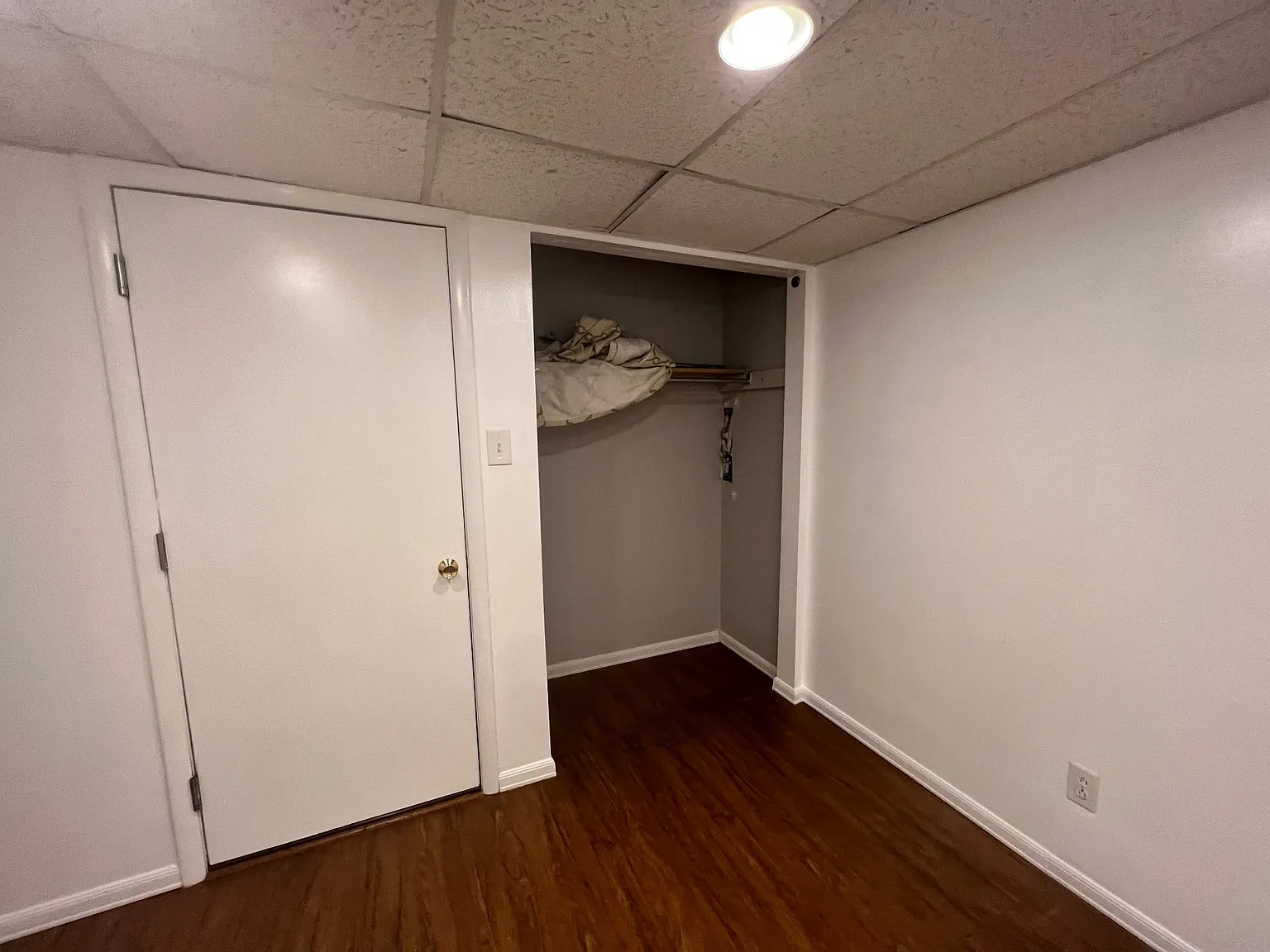 1 bedroom basement unit — Photo 3