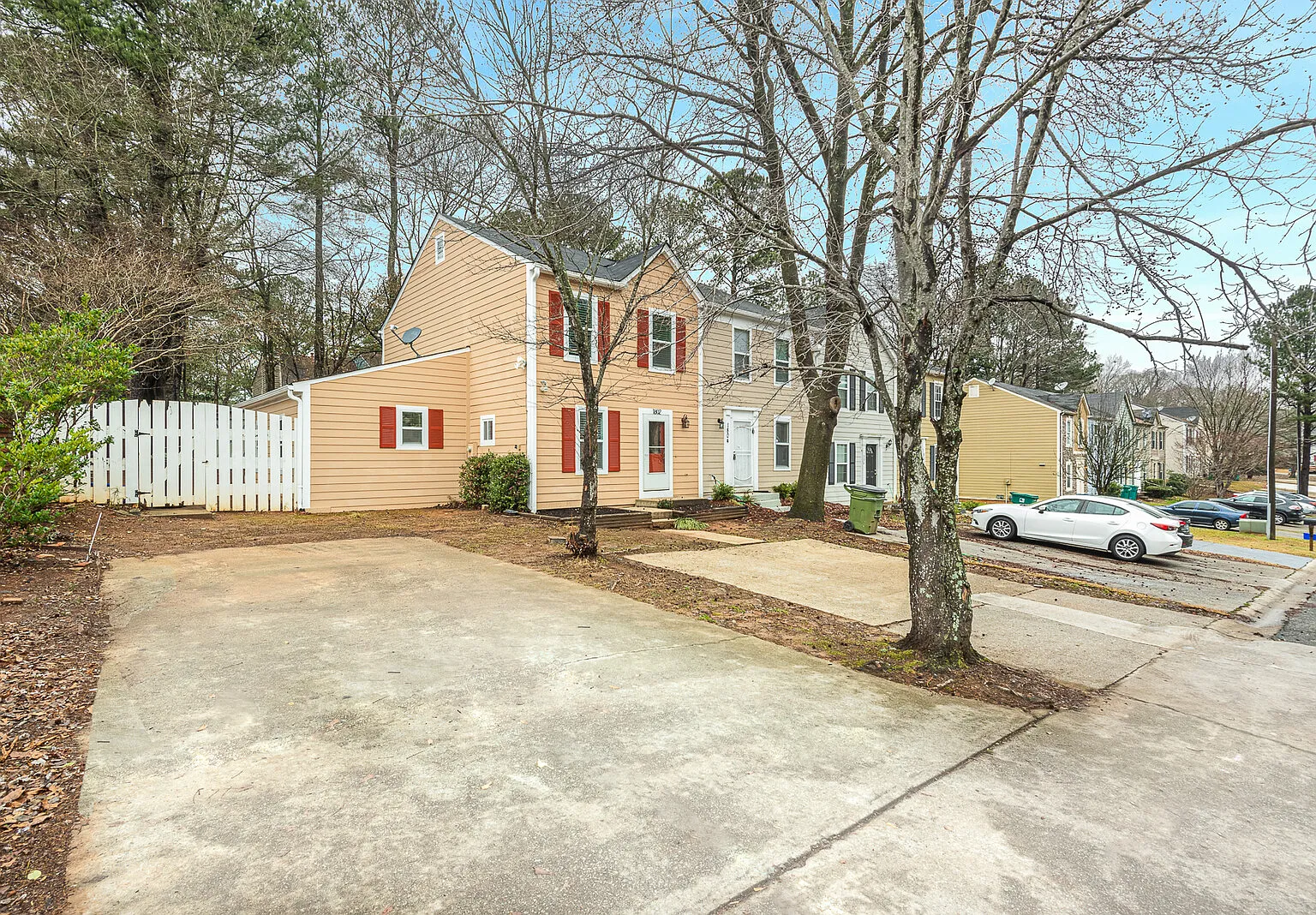 3 bed, 3.5 bath, 1450 sqft, $2,250 — Photo 3