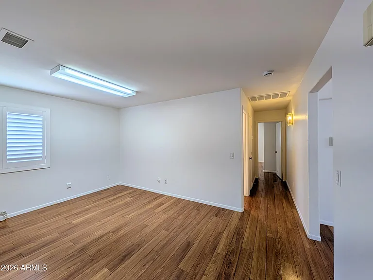 2824 W Angela Dr — Photo 30