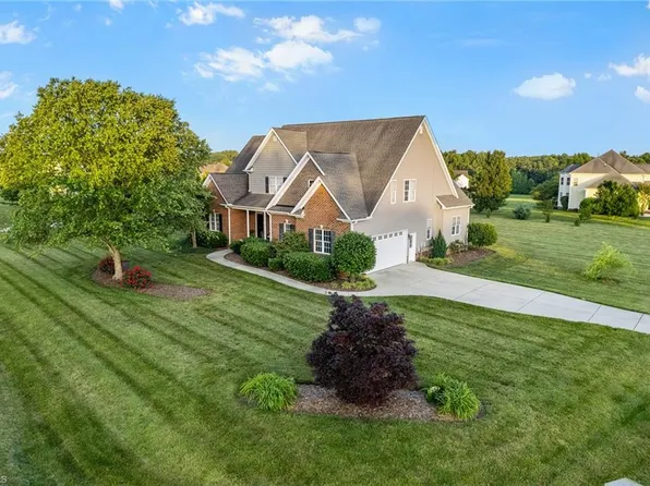 8086 Chilcutt Dr, Browns Summit, NC 27214