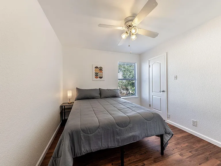 Queen bed and ceiling fan