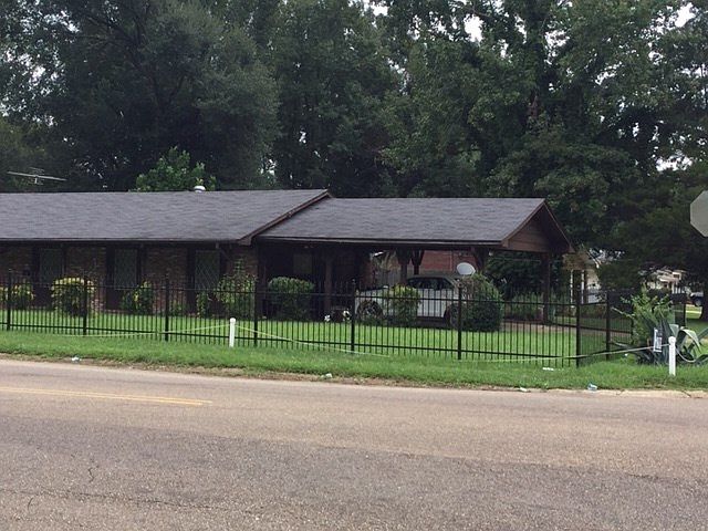 2nd image of 2932 Suncrest Dr