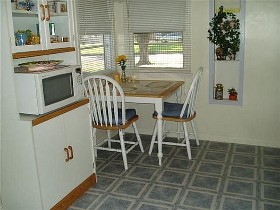 4th image of 2735 N Mountain View Ave
