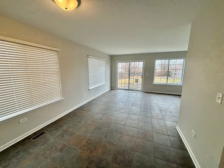 1304 Kettleson Dr — Photo 7
