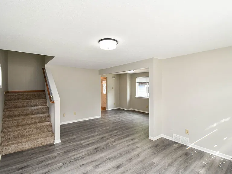 1115 N Duluth Ave — Photo 17