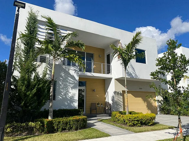 4 bed, 4714 sqft, $8,500 — Photo 3