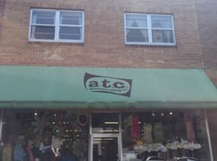 736 1/2 Massachusetts St, Lawrence, KS 66044