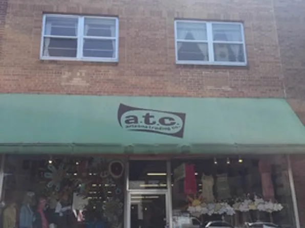 736 1/2 Massachusetts St, 736 1/2 Massachusetts St #2B-1Ba-989Sqft, Lawrence, KS 66044