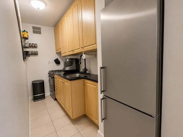 43 W 68th St #4A — Photo 3