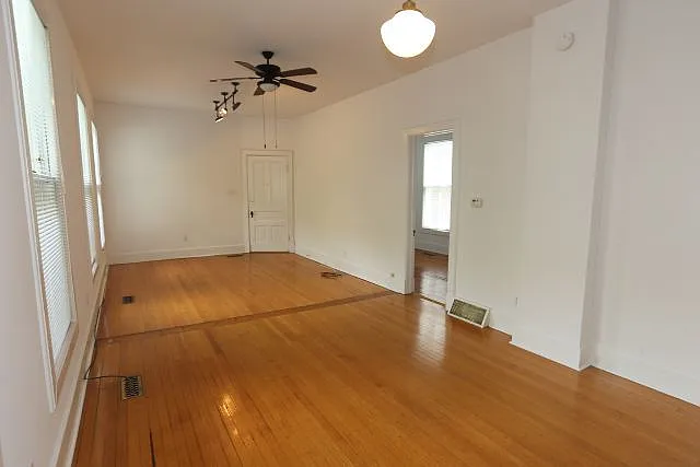 1111 W Roscoe St #2 — Photo 13