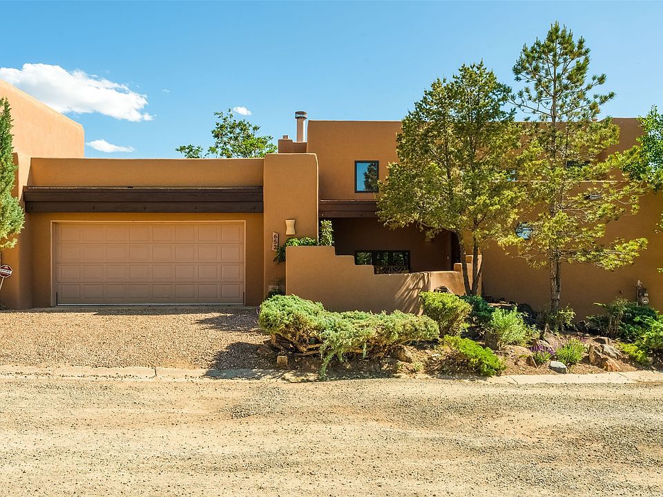 1st image of 652 La Viveza Ct