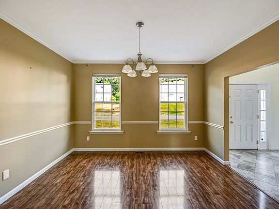 3rd image of 115 Daffodil Dr