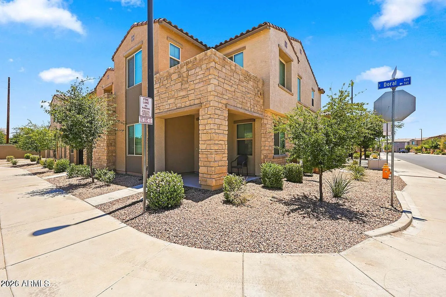 3 bed, 2.5 bath, 1422 sqft, $2,500 — Photo 3