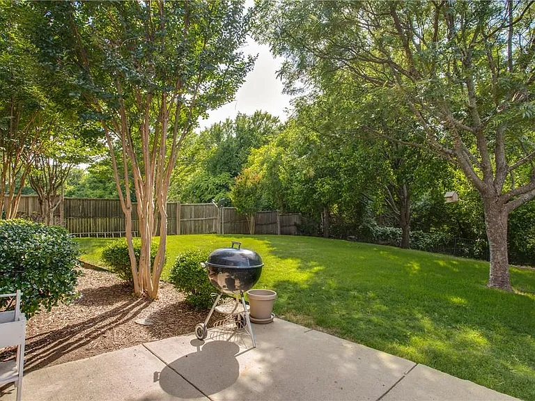 2808 Cypress Point Dr — Photo 2