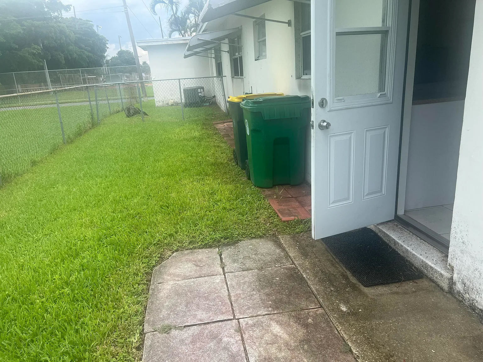 3 bed, 2.0 bath, 2020 sqft, $2,550 — Photo 3
