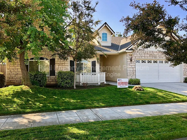 546 Everglade Ave — Photo 2