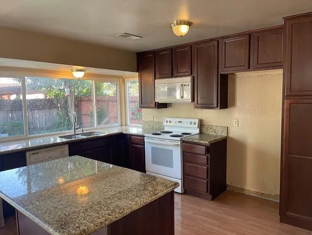 4 bed, 1438 sqft, $2,750 — Photo 4