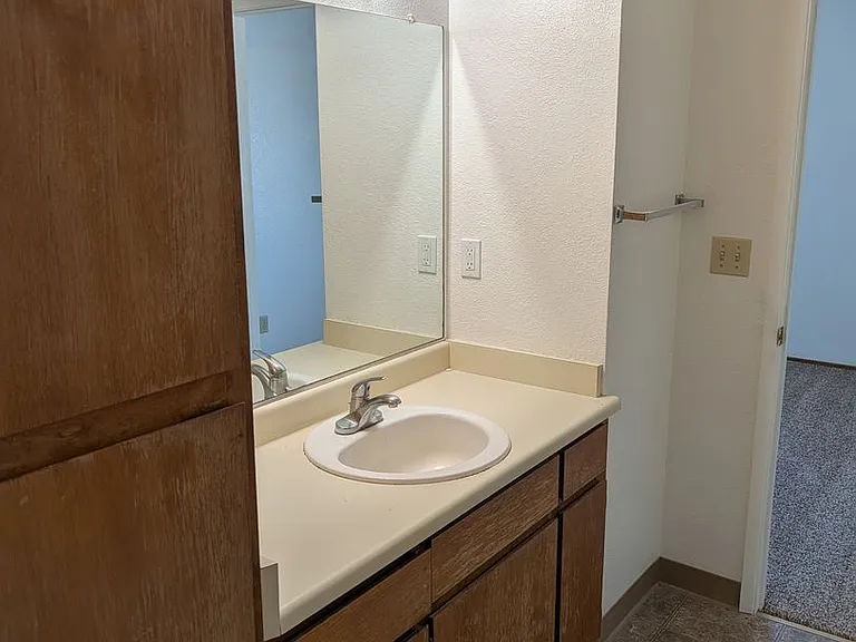 2333 Ferry St — Photo 9