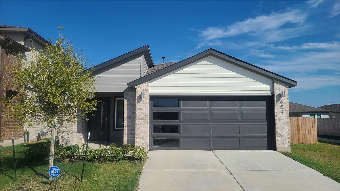 3 bed, 1508 sqft, $2,100 — Photo 1
