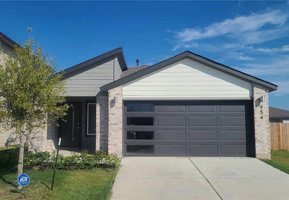 954 Lady Bird Ln
