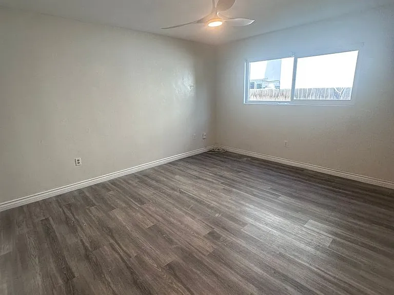 4160 Illinois St — Photo 15
